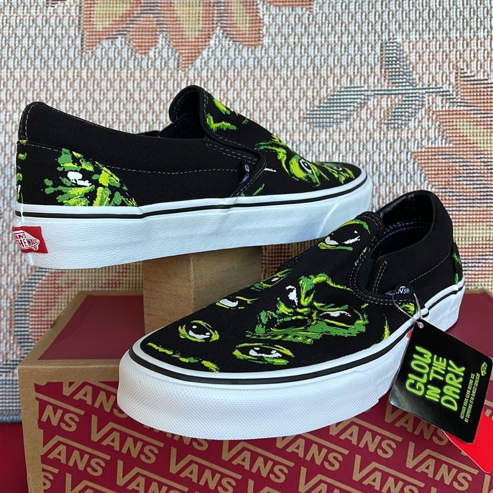 Vans Classic Slip-0n
Eyes In The Dark Black/Multi
VINOA705DBML
Men’s sneakers - Picture 9 of 16